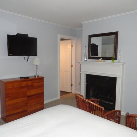 The Bond 1786 Inn (Adults Only) Warrensburg Δωμάτιο φωτογραφία