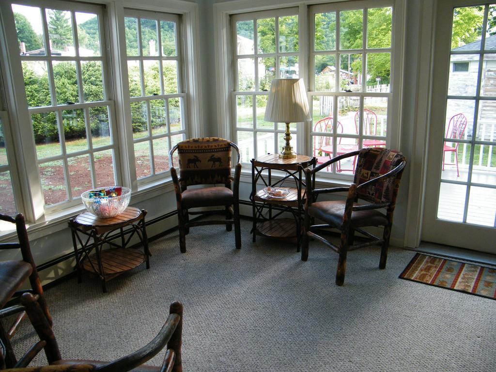 The Bond 1786 Inn (Adults Only) Warrensburg Εξωτερικό φωτογραφία