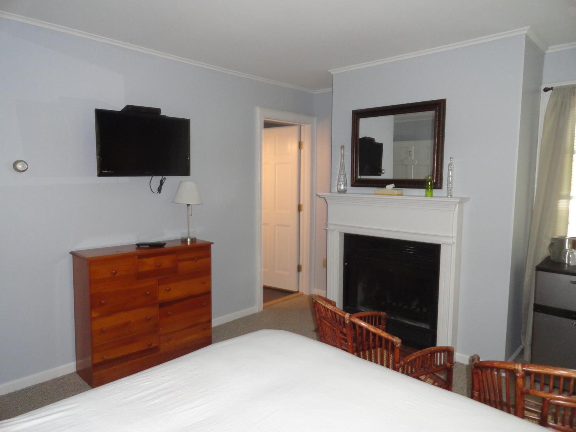 The Bond 1786 Inn (Adults Only) Warrensburg Δωμάτιο φωτογραφία