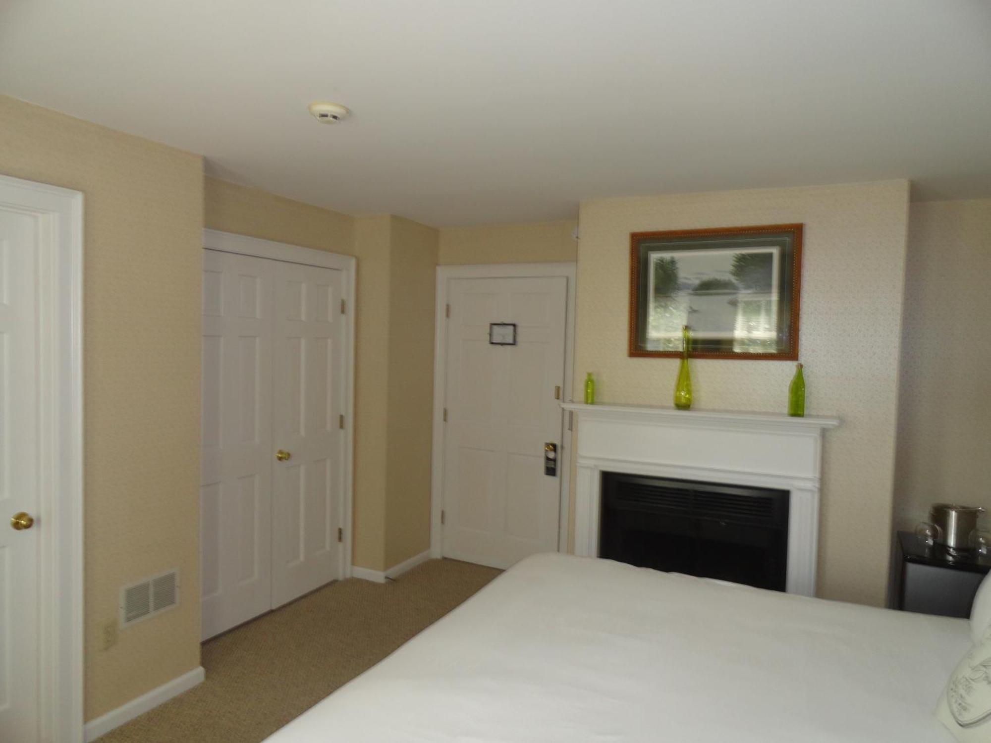 The Bond 1786 Inn (Adults Only) Warrensburg Δωμάτιο φωτογραφία