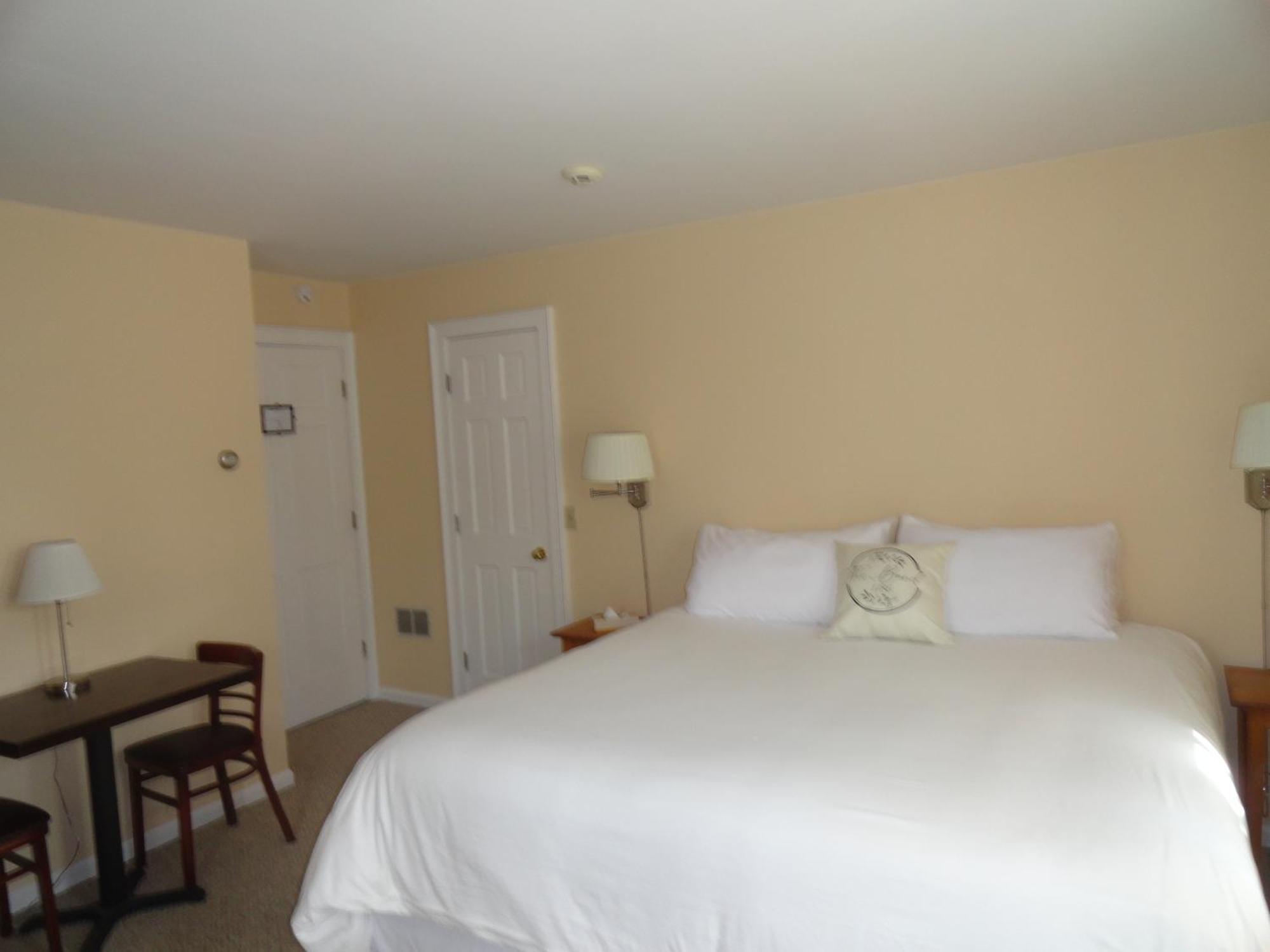 The Bond 1786 Inn (Adults Only) Warrensburg Δωμάτιο φωτογραφία