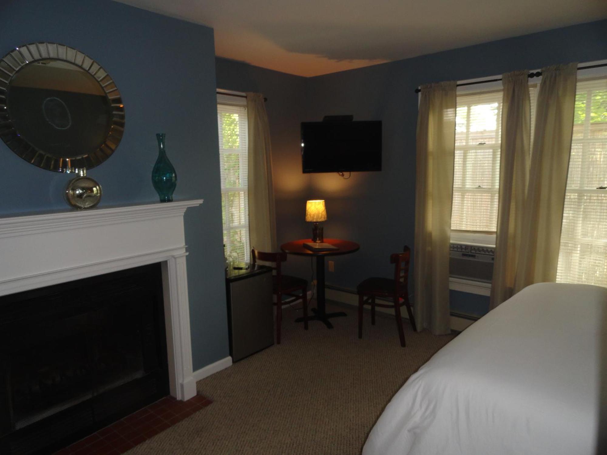 The Bond 1786 Inn (Adults Only) Warrensburg Δωμάτιο φωτογραφία