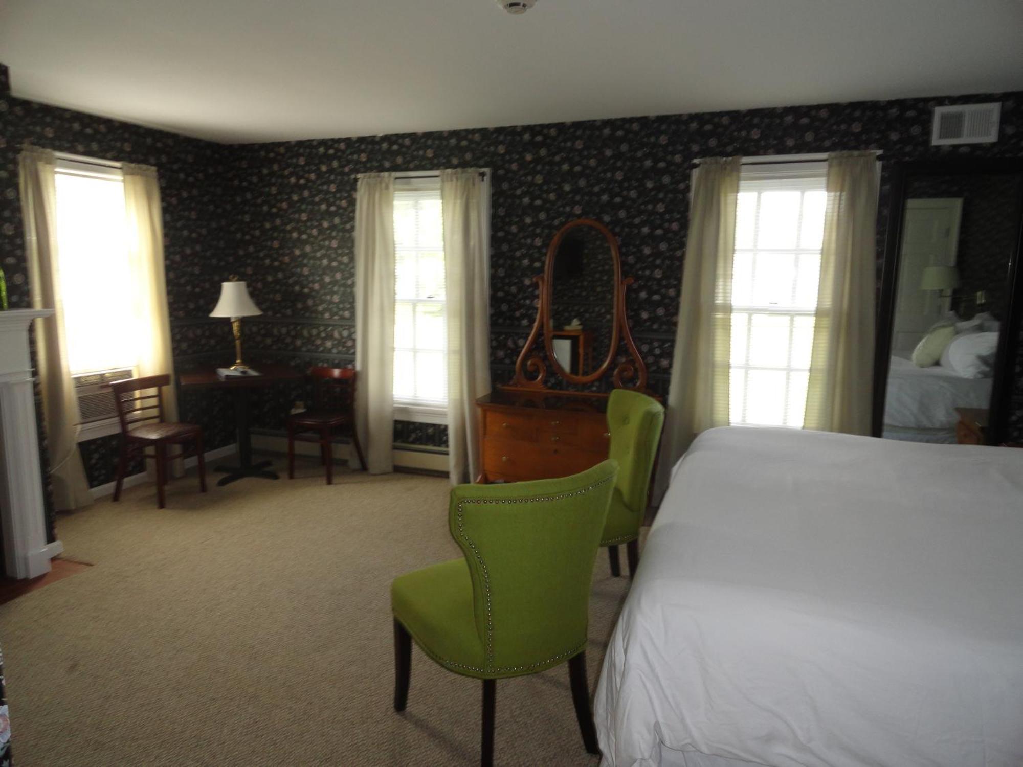 The Bond 1786 Inn (Adults Only) Warrensburg Δωμάτιο φωτογραφία