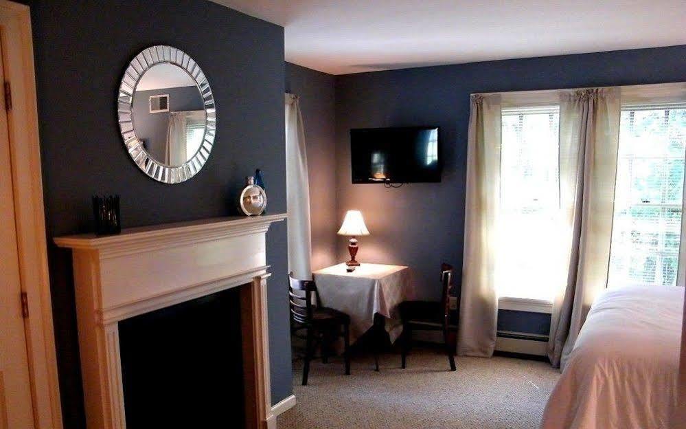 The Bond 1786 Inn (Adults Only) Warrensburg Εξωτερικό φωτογραφία